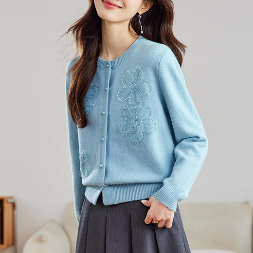 CC-27-2501春装女款2025年新款开衫针织衫短款低领小香风立体花朵亮片毛衣女 商品图1