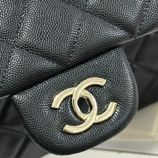 CHANEL香奶奶 24C 菱格衔缝翻盖链条 颗粒压花小牛皮 机场包手提包单肩斜挎包 超大号 女款 黑色（HH） 商品图1
