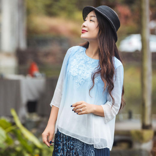 【林栖设计小店】桑蚕丝衬衫绣花优雅渐变多色开衩飞片2025春季新品上衣女1932147B 商品图1