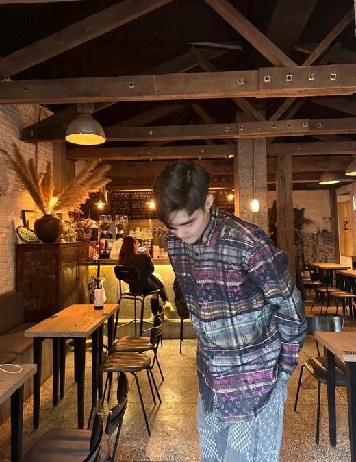 纯原臻品 Louis Vuitton 新款Lv炫彩格纹满印提花暗红长袖衬衫外套 商品图1