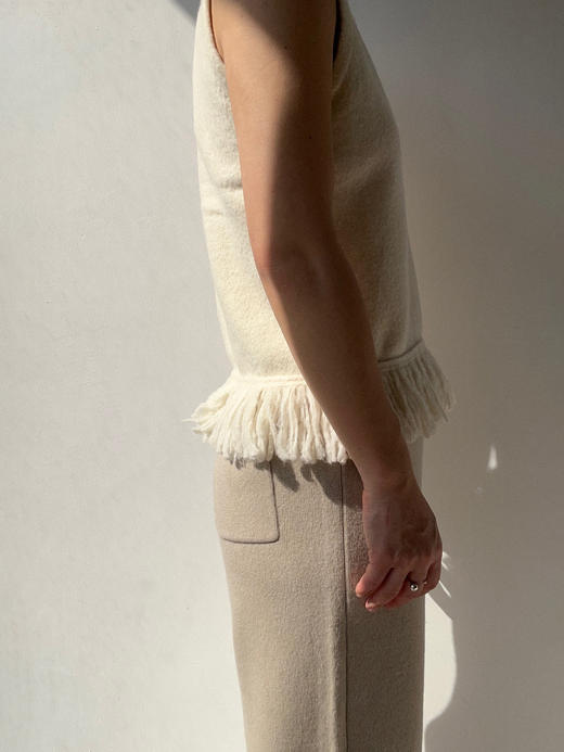 ZAANLI｜ZN10005 羊毛白 羽毛感羊毛花式纱流苏针织背心 商品图1