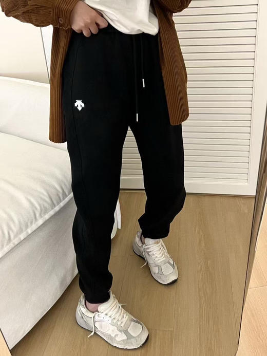 外贸韩国尾单迪桑特运动裤 ，卫裤
3色情侣  立体硅胶logo
不变形，不开裂
品质杠杠好 商品图4