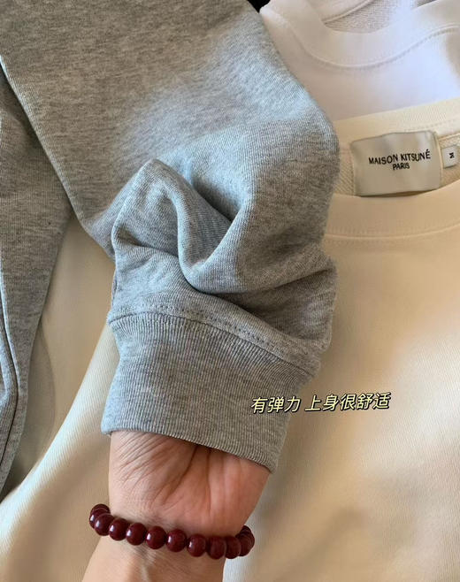 原单正品小狐狸情侣款卫衣 纯棉毛圈质地，手感柔软细腻~ 是咱们卫衣里面数一数二的好穿！ 推荐自留，给自己给家人，情侣款，一家人都能穿
四个色，尺码S-XL 商品图9