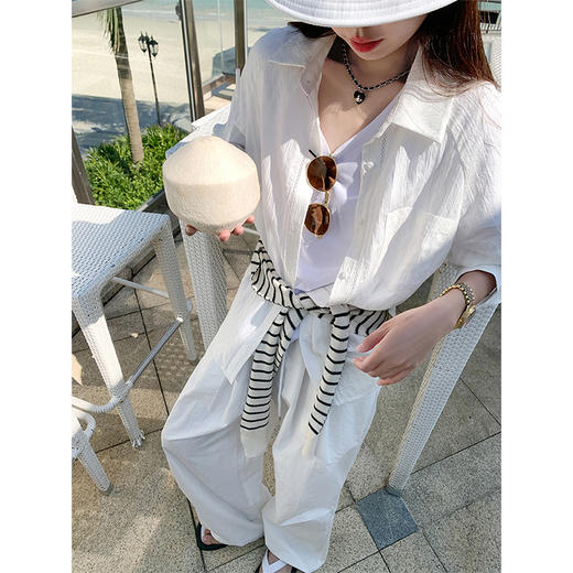 <曾小咸推荐>白色防晒衬衫T恤米白色裤子 商品图1