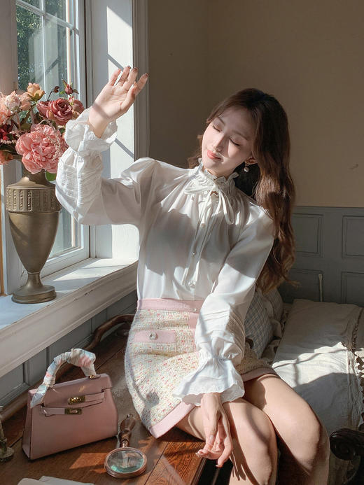 张心子【馥郁佳人】高级感系带荷叶边衬衫上衣 U2501036 商品图1