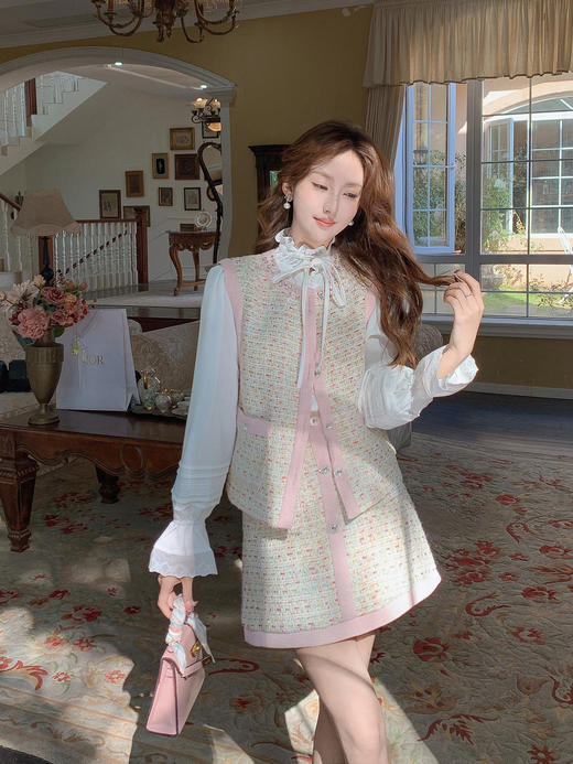 张心子【馥郁佳人】高级感系带荷叶边衬衫上衣 U2501036 商品图6