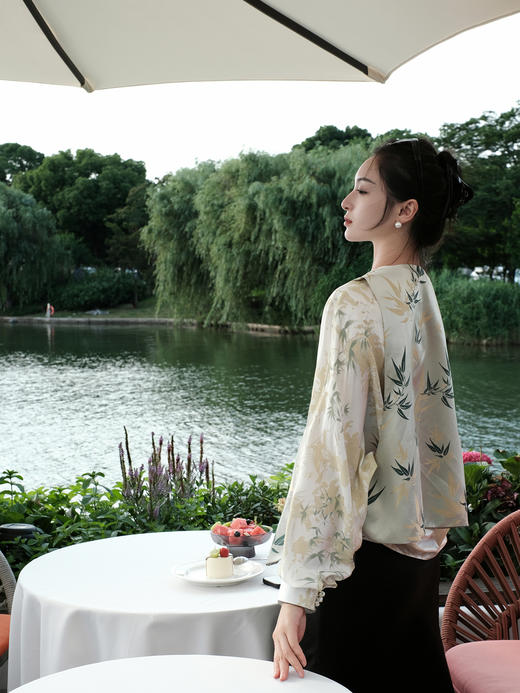 盛唐婧 |真丝缎竹叶提花对襟马甲 商品图3
