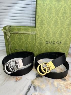 GU 男士腰带，采用黑色牛皮压花，搭配经典旋转GG搭扣，匠心装饰精致的互扣式配件，😍简单而时尚，宽:3.7cm,