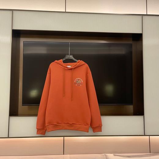 点此购买 斐乐 x 卢梭联名款男女款橘色连帽卫衣 ma 308507 商品图6