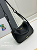 春季特惠💰600 普拉达新款保龄球包KK451 这款Lindy手拎包/肩背款采用小牛皮 商品缩略图1