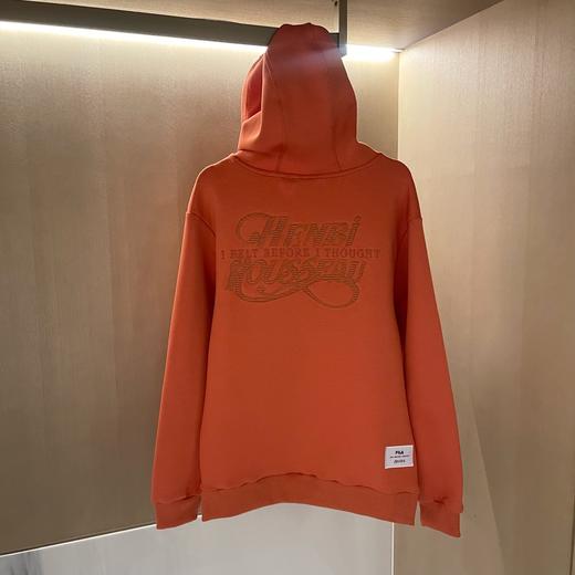 点此购买 斐乐 x 卢梭联名款男女款橘色连帽卫衣 ma 308507 商品图8