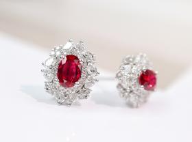 1.15ct刻面红宝石耳钉