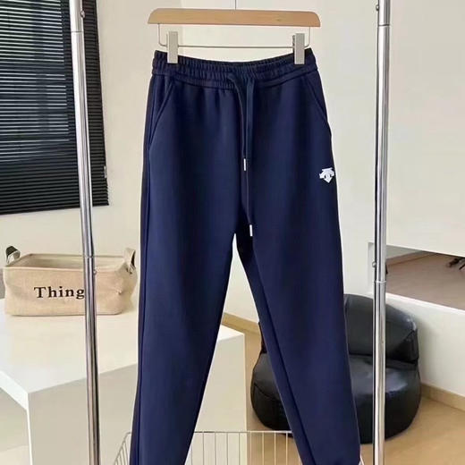 外贸韩国尾单迪桑特运动裤 ，卫裤
3色情侣  立体硅胶logo
不变形，不开裂
品质杠杠好 商品图3