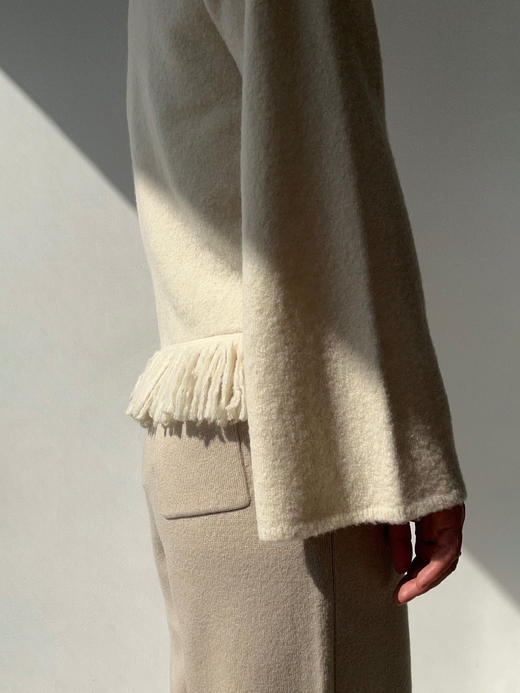 ZAANLI｜ZN10019 羊毛白 羽毛感羊毛花式纱流苏喇叭袖针织上衣 商品图8