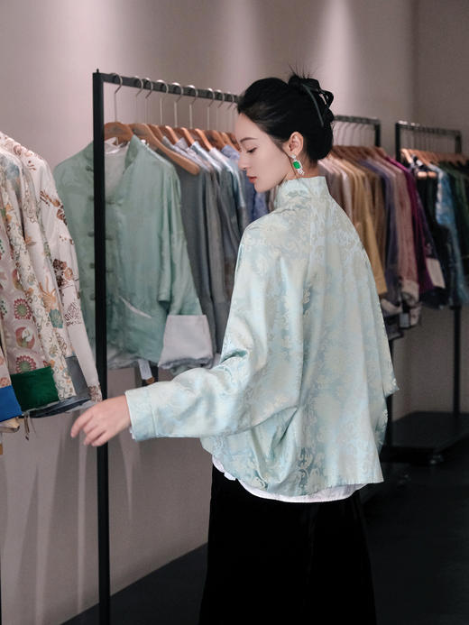 盛唐婧 |缠枝金莲国风扣真丝提花外套 商品图5