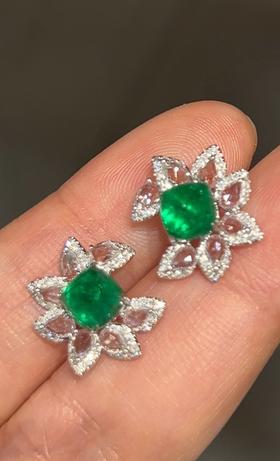 2.65ct糖塔祖母绿耳钉