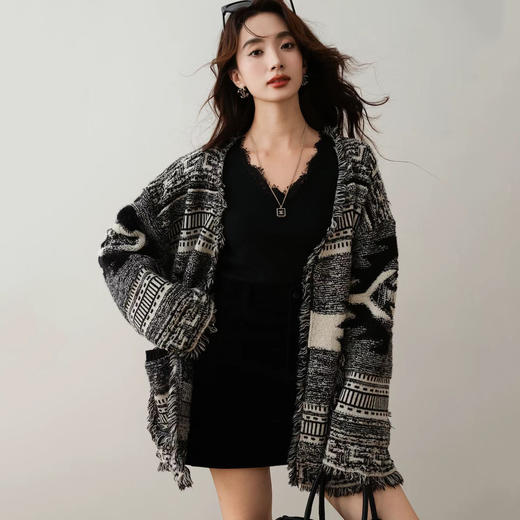 avann 阿曼衣蕾丝V领针织拼接打底衫 优雅气质 通勤穿搭 多色可选11104 商品图4