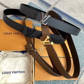 驴家 腰带系列✨ 🐂进口十字纹小牛皮配搭拉丝银扣，整条带底皮采用蜜蜡线缝制，精致耐用！精选牛皮底，高端品质