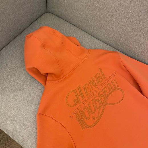 点此购买 斐乐 x 卢梭联名款男女款橘色连帽卫衣 ma 308507 商品图11