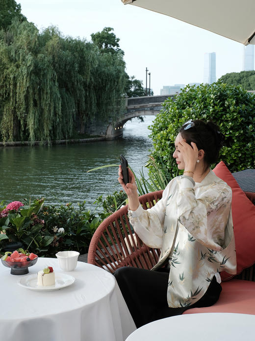 盛唐婧 |真丝缎竹叶提花对襟马甲 商品图5