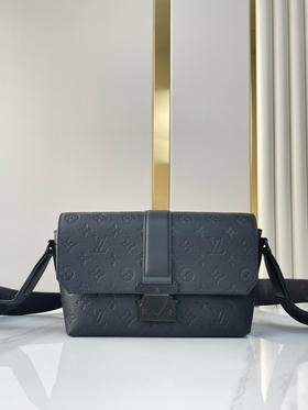 春季特惠💰860 原单LV M23741 尺寸：28×16×10cm S-CAPE 全皮邮差包