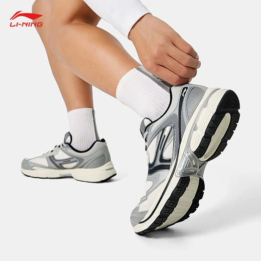 李宁 奔腾P1000 男女款 2025春季舒适透气回弹休闲慢跑复古跑鞋 商品图1