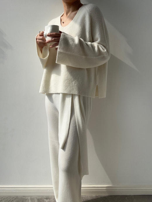 ZAANLI｜ZN10017 绵白色 云感羊绒羊毛水滴领针织上衣 商品图5