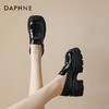DAPHNE达芙妮三角标乐福鞋 | 独特的三角品牌logo装饰为鞋子整体提升了优雅与时尚感 商品缩略图0
