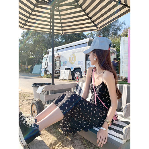 <曾小咸推荐>4.12现货秒杀 ！微信超特价！法式复古碎花吊带连衣裙 日常179.99 立减90 秒杀89.99！！ 商品图3