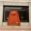 点此购买 斐乐 x 卢梭联名款男女款橘色连帽卫衣 ma 308507 商品缩略图7