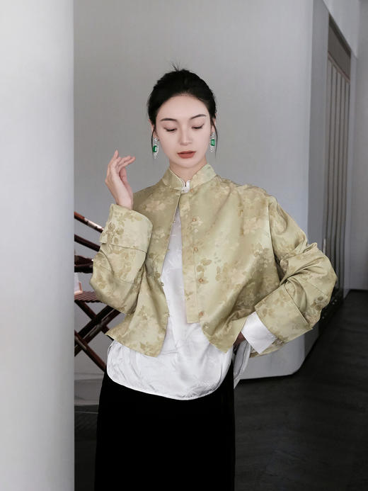 盛唐婧 |倾一如玉叶子花外套-杏色 商品图1