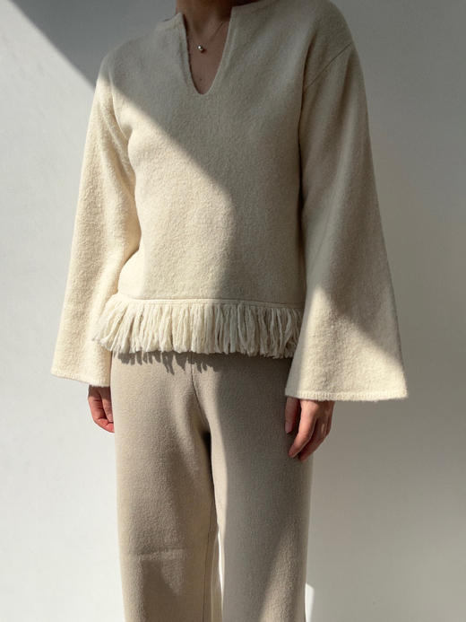 ZAANLI｜ZN10019 羊毛白 羽毛感羊毛花式纱流苏喇叭袖针织上衣 商品图6