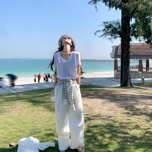 <曾小咸推荐>白色防晒衬衫T恤米白色裤子 商品图2