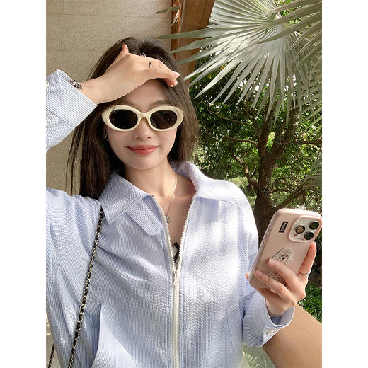 <曾小咸推荐>蕾丝拼接蓝色条纹衬衫外套 商品图3