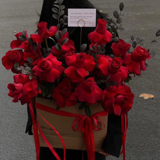 红玫瑰抱抱桶 商品图0