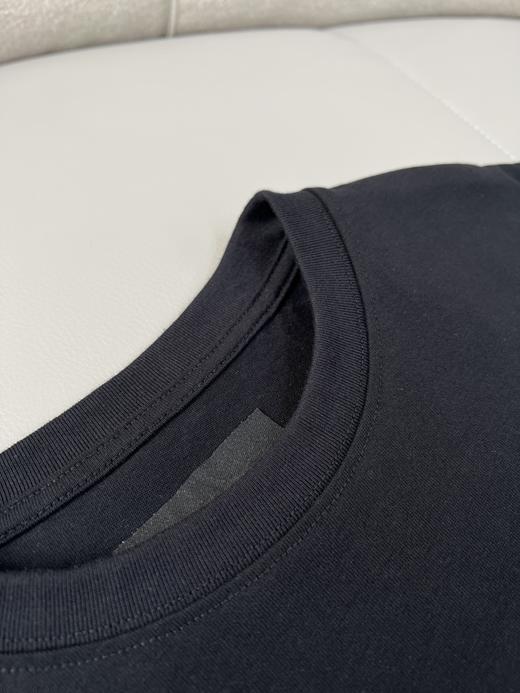 点此购买 罗意威@Suna Fujita联名神秘之旅月球兔子男女款圆领短袖T恤 zc 308659 商品图12