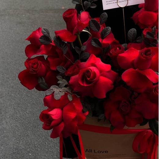 红玫瑰抱抱桶 商品图1