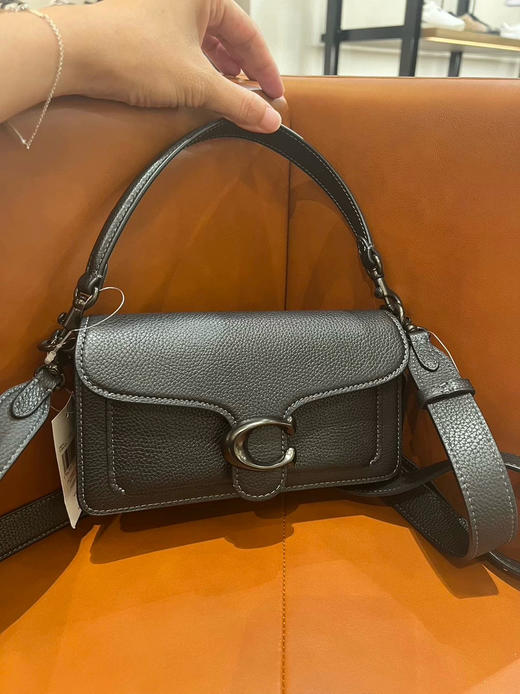 ¥1999🇺🇸Coach专柜新款tabby clutch斜挎包！黑色小酒神包！  配2条皮肩带（1短+1长）尺寸20×13×3cm，娇小妹子也能背，百搭无敌了！！ 商品图0