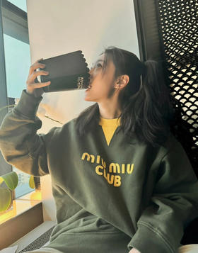 贸易公司订单miumiu撞色字母卫衣020802