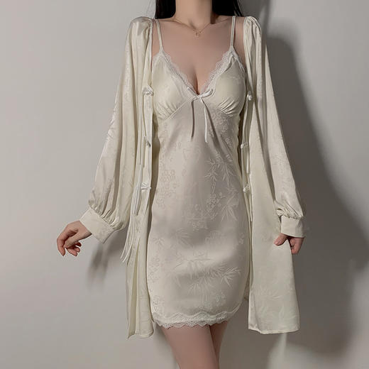 【YW】无忧购深V聚拢加胸垫甜美提花缎面睡裙4906(截单后7天发货) 商品图3