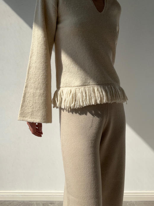 ZAANLI｜ZN10019 羊毛白 羽毛感羊毛花式纱流苏喇叭袖针织上衣 商品图7