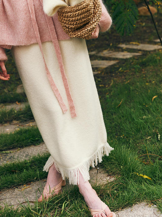 ZAANLI｜ZN30002 羊毛白 羽毛感羊毛花式纱流苏针织半裙 商品图5