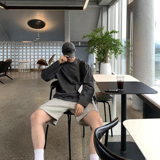 男士虎头刺绣长袖T恤 初春百搭技能Max!面料柔软微磨毛，不闷热无冷感 ! 轻松应对初春寒意~ 商品图2
