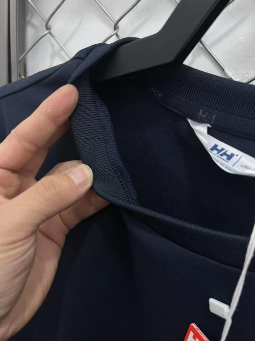 正品HH 海丽汉森25春新男款航海风格日常户外休闲舒适长袖T恤，UPF防晒50+ 细节精工 面料质感立体，亲肤柔软 精致有型 
尺码：M L XL XXL 3XL
原价980 商品图12