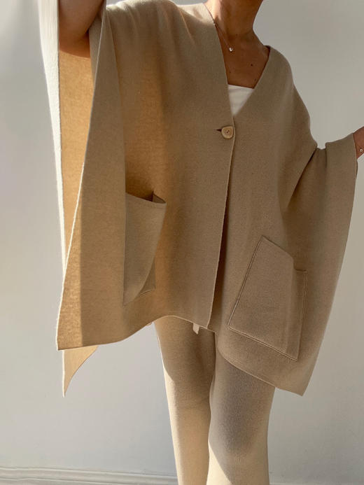 ZAANLI｜ZN60003 杏驼/既白 双面穿细腻感羊绒羊毛针织披肩外套 商品图5