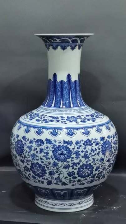 柴窑青花缠枝莲赏瓶 商品图0