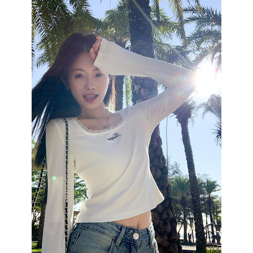 <曾小咸推荐>2色方领蕾丝边修身短款长袖T恤 商品图3