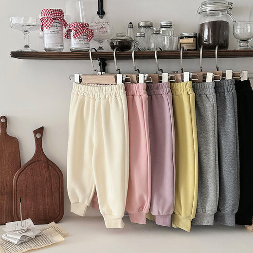 69.9元任选2件，单拍不发【儿童服饰丨儿童春季纯棉卫衣卫裤】选用优质面料轻柔舒适，卫衣落肩款式设计，肩线自然下垂，减少了肩部的束缚感，裤子卫衣版型宽松不贴身，上身时尚百搭，款式多多可随心挑选 商品图3