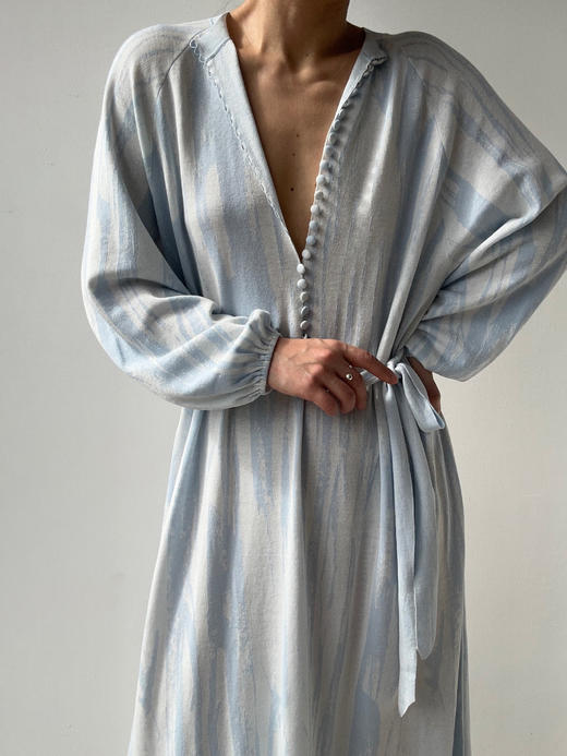 ZAANLI｜ZN50001-1 空蓝 质感真丝棉提花灯笼袖针织连衣裙 商品图0