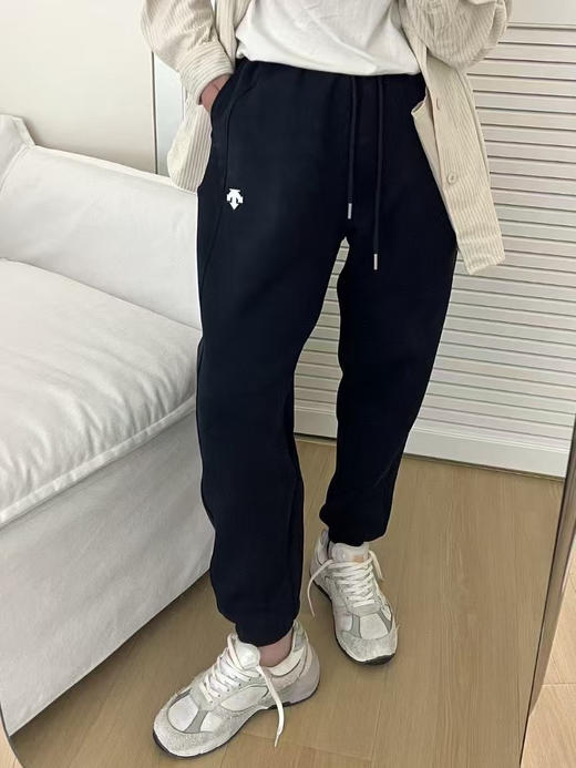 外贸韩国尾单迪桑特运动裤 ，卫裤
3色情侣  立体硅胶logo
不变形，不开裂
品质杠杠好 商品图6